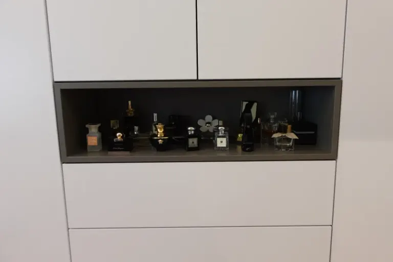 Armario – Einbaukleiderschrank nach Maß mit beleuchteter Nische, Tischlerei Baumert Oberhausen