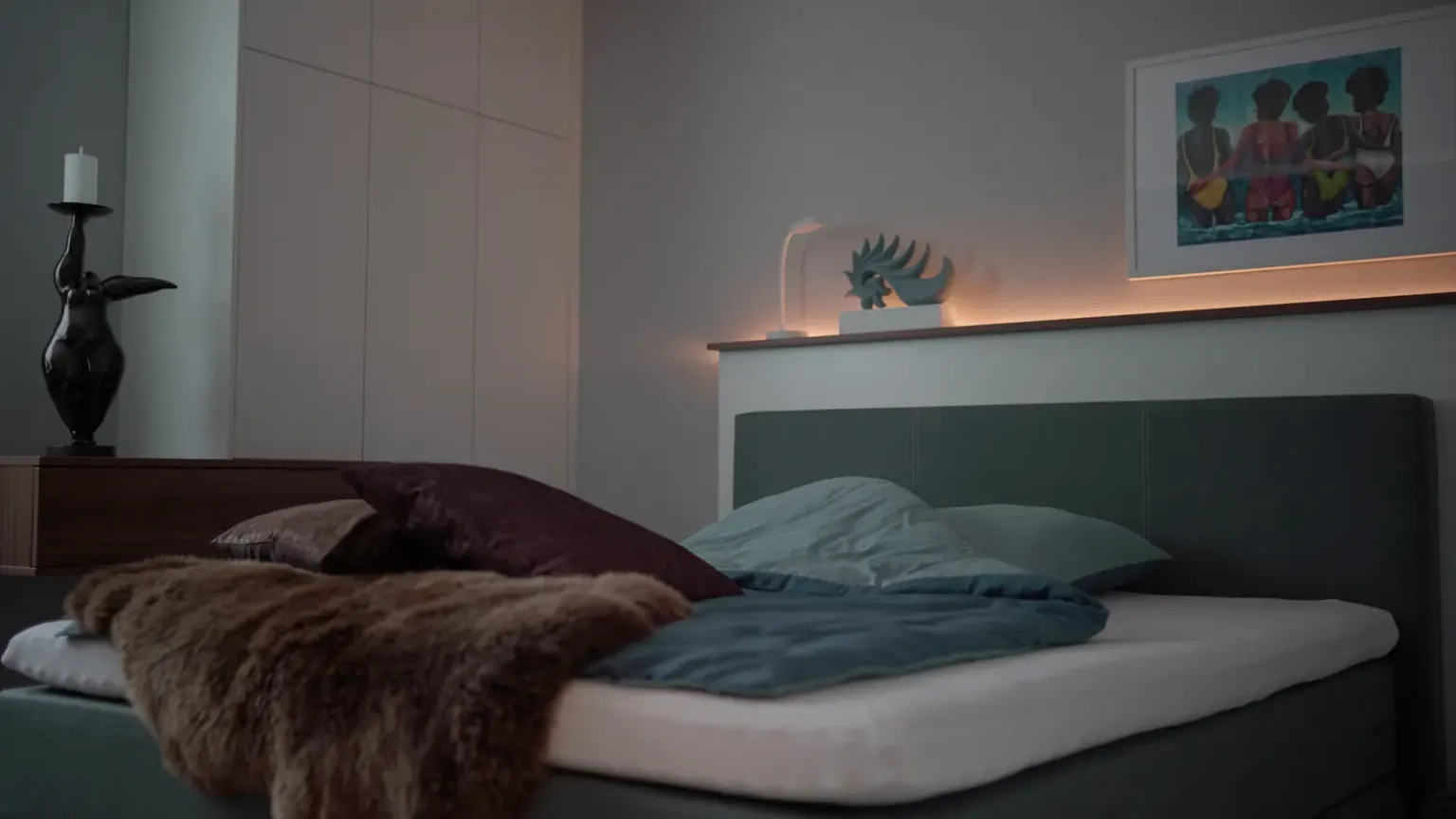 Aurora – Schlafzimmer mit hinterleuchtetem Kopfteil