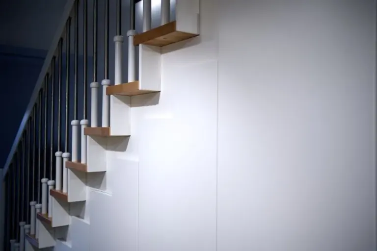 Escalera – Holztreppe mit LED-Beleuchtung